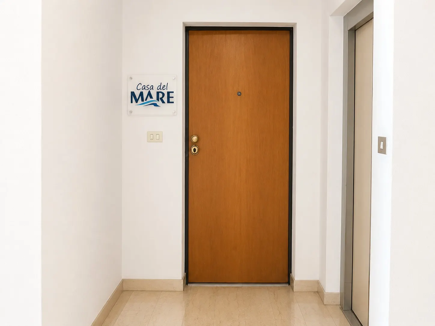 Ingresso luminoso di Casa del Mare
